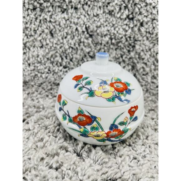 Arita Ware Flower Pattern Ceramic Bowl with Lid Japanese Home Decoration - Picture 1 of 9